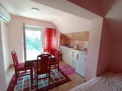 a kitchen with a table and chairs and a window at Smeštaj Golubica 4 in Soko Banja