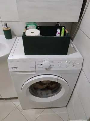 a washing machine with a basket on top of it at Apartman Stefan Vrnjacka Banja in Vrnjačka Banja