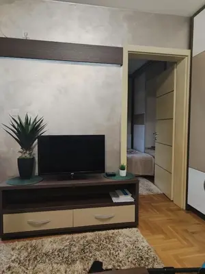 a living room with a television on a table at Apartman Stefan Vrnjacka Banja in Vrnjačka Banja