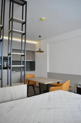 a kitchen and dining room with a table and chairs at Hop Na Kop Studio Apartman in Kopaonik