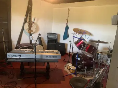a room with a keyboard and a drum set at Kuća Sokolovića in Zaječar