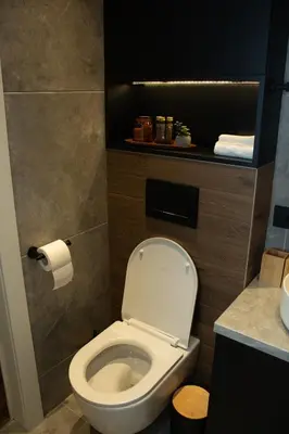 a bathroom with a toilet with a roll of toilet paper at Urban Nest Nis in Niš