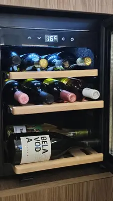a bunch of bottles of wine in a refrigerator at Sila apartman Vrnjačka Banja in Vrnjačka Banja