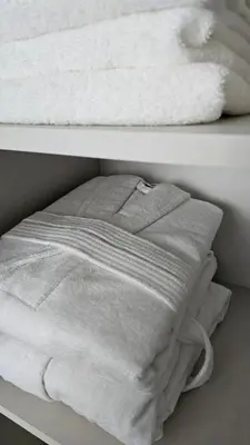 a stack of white towels sitting on a bunk bed at Sila apartman Vrnjačka Banja in Vrnjačka Banja