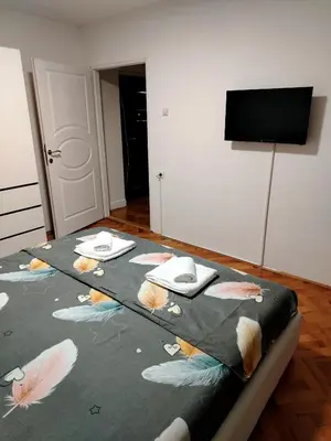 a living room with a table with feathers on it at Apartman Zdravković in Leskovac