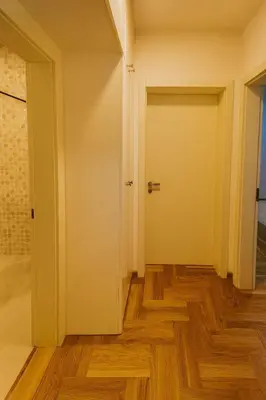 an empty room with a door and wooden floors at Lux stay in Vrnjacka Banja C3 in Vrnjačka Banja