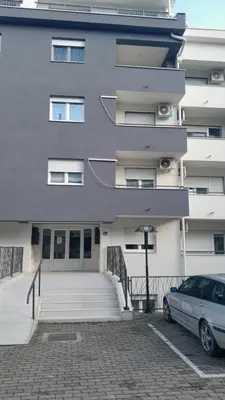 a building with a car parked in front of it at Apartman Seka in Vrnjačka Banja