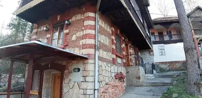a large brick building with a balcony on it at Apartman Vila Mir in Vrnjačka Banja