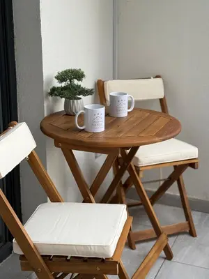 a wooden table and two chairs with mugs on it at Apartman Banjac in Vrnjačka Banja