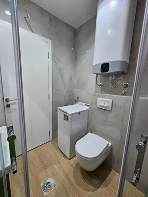 a small bathroom with a toilet and a shower at Apartman Vrabac in Vrnjačka Banja