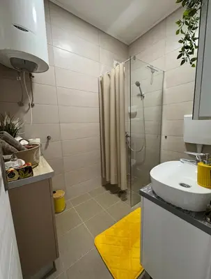 a bathroom with a sink and a shower at SpaNish FoROOM 1 in Niš