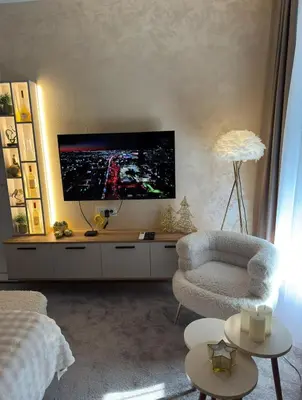 a living room with a tv and a chair at SpaNish FoROOM 1 in Niš