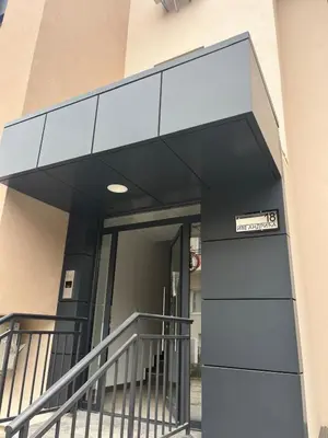 an entrance to a building with a sign on it at Apartman Đorđevic in Vrnjačka Banja