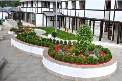 a garden in the middle of a building at Zimski san in Brzeće