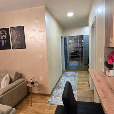 a living room with a couch and a table at Apartman IVA LUX Vrnjacka Banja in Vrnjci