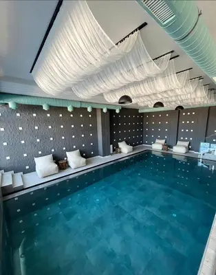 a large swimming pool in a hotel room at Apartman Harmonija in Kopaonik