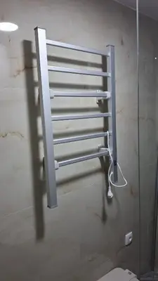 a metal towel rack on a wall in a bathroom at Apartmani Maša Kopaonik in Kopaonik