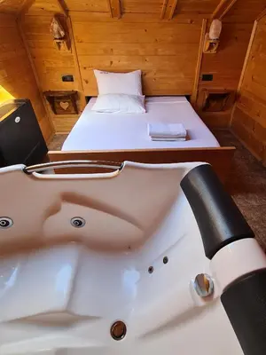 a bed and a bath tub in a room at Garni Hotel & Spa Nicolo in Kruševac