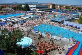 a large crowd of people in a swimming pool at Guest House Trajkovic Jagodina in Jagodina