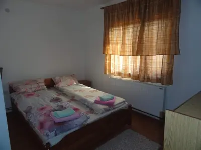 a small bed in a bedroom with a window at Stara Planina Vila Vesela kuca in Jalovik Izvor