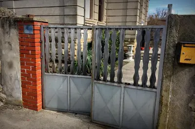 a metal gate in front of a house at Country house Dunjin Konak in Rogljevo