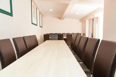 a conference room with a long table and chairs at Prenoćište Kovač in Vranje