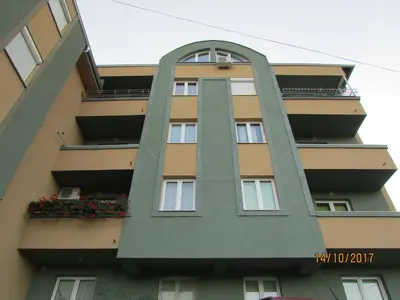 an apartment building with an arched window at Debora Apartment in Vrnjačka Banja
