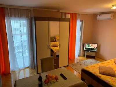 a bedroom with a mirror and a table with fruit on it at Apartmani Mićić in Vrnjačka Banja