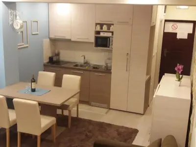 a kitchen and dining room with a table and chairs at Exclusive Apartment B7 Milmari Resort in Kopaonik