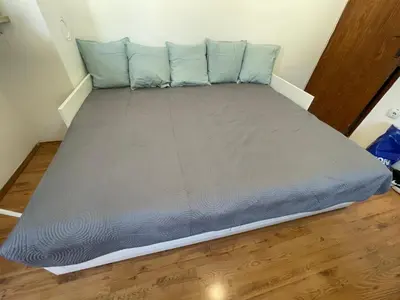a bed in the corner of a room at Sokobanja Apartman Aleksa in Soko Banja