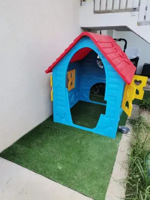 a blue and red dog house with a red roof at Podinario in Soko Banja