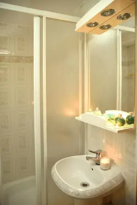 a bathroom with a sink and a mirror and a tub at Apartmani Boss in Vrnjačka Banja