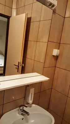a bathroom with a sink and a mirror at Kompleks Fontana in Vladičin Han