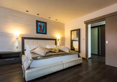 a bedroom with a large bed in a room at Hotel Stara Planina in Ćuštica