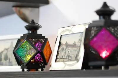 two lights sitting on a table with a picture at Zafir 1 in Vrnjačka Banja