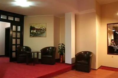 a waiting room with chairs and a table and a mirror at Vila Prica in Niška Banja