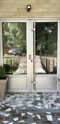 a white front door with a view of a driveway at Apartman NADA in Vrnjačka Banja