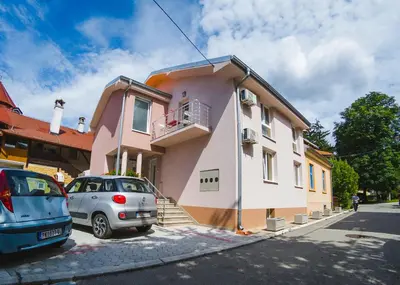 a car parked in front of a house at Apartmani 