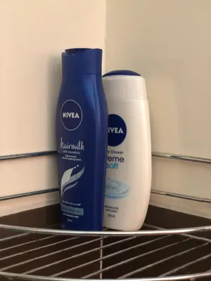 two bottles of sunscreen and aitatingitatingitatingitatingitatingitatingitatingitatingitatingitating at Sunčani Apartman in Brzeće