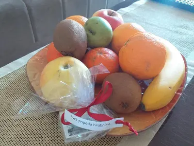 a bowl of fruit sitting on a table at Apartment Laća in Vrnjačka Banja