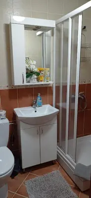 a bathroom with a toilet and a sink and a shower at Apartman Harmonija Vrnjačka Banja in Vrnjačka Banja