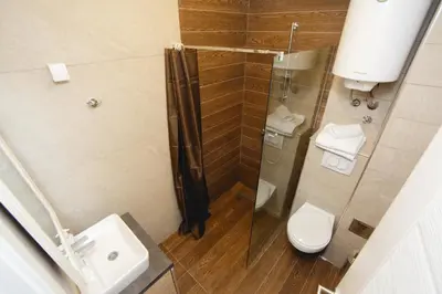 a bathroom with a shower and a toilet and a sink at Kopaonik Apartman Squadra in Kopaonik