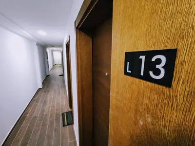 a hallway with a number on the door at Apartman Pahulja - Milmari in Kopaonik
