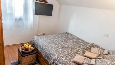 a small room with a bed and a bowl of fruit at Vila Seka in Kopaonik