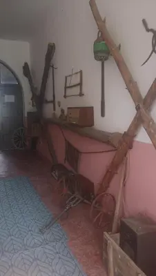 a room with a wooden shelf in a room at Etno Konak Angela in Kalna