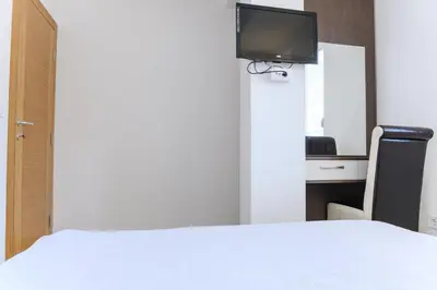 a bedroom with a bed and a tv on the wall at Apartman Saga Premium Garaza Parking Vauceri Ne in Soko Banja