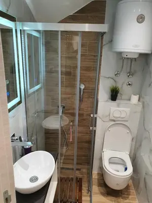 a bathroom with a shower and a toilet and a sink at Vila Plan centar Kopaonik in Kopaonik