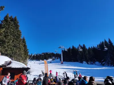 a crowd of people standing at a ski slope at Apartment Sunny Valley Milmari S-9 in Kopaonik