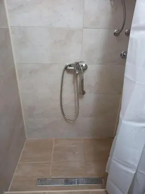 a shower with a hose in a shower stall at Kuca za odmor RADMILA - Rogljevacke pivnice in Rogljevo