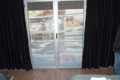 a room with a large window with blinds at Stan na dan - apartman Djordjevic in Vranje